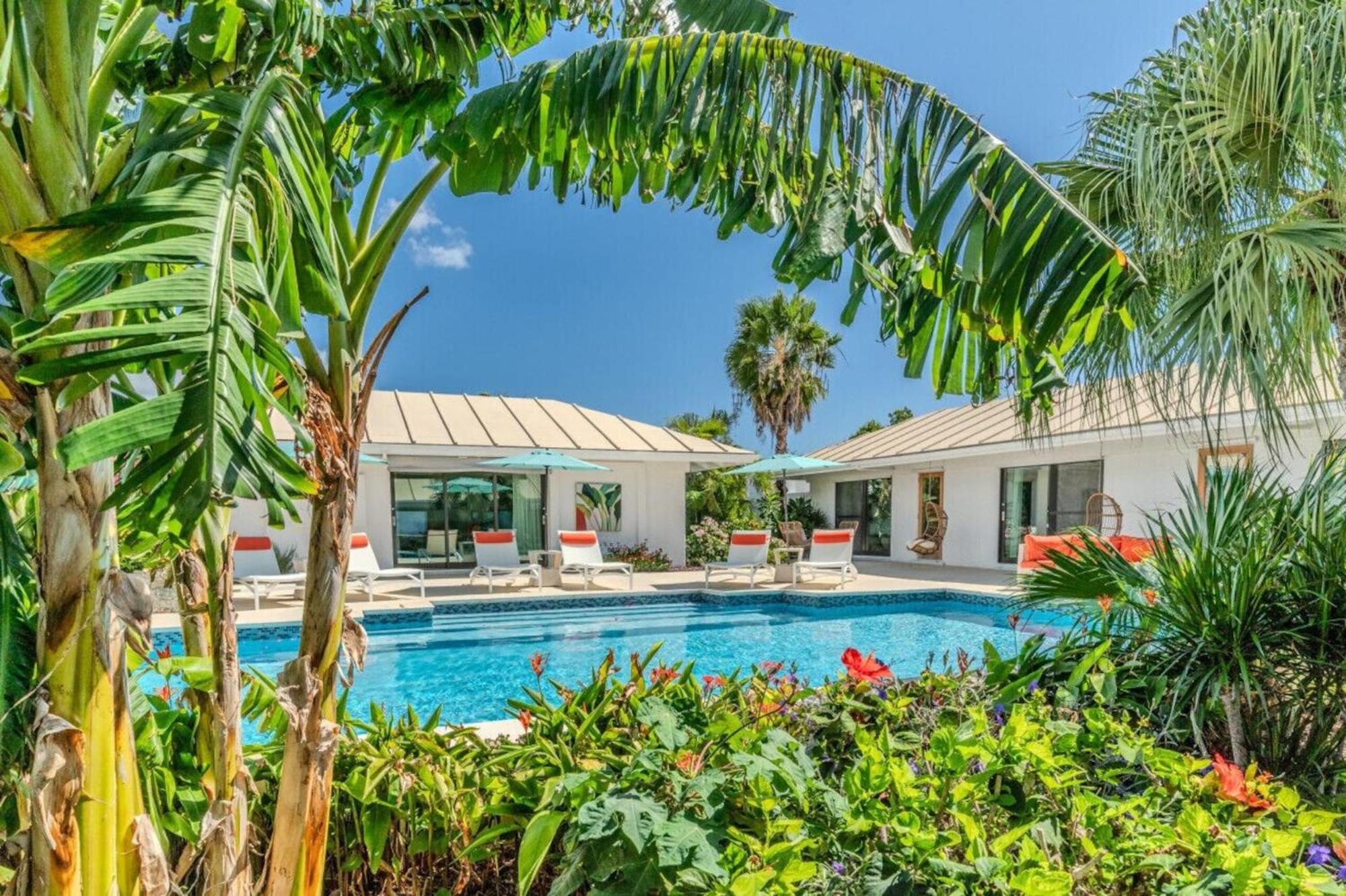 Royal Villa With A Huge Swimming Pool Cowell Battery Exterior photo