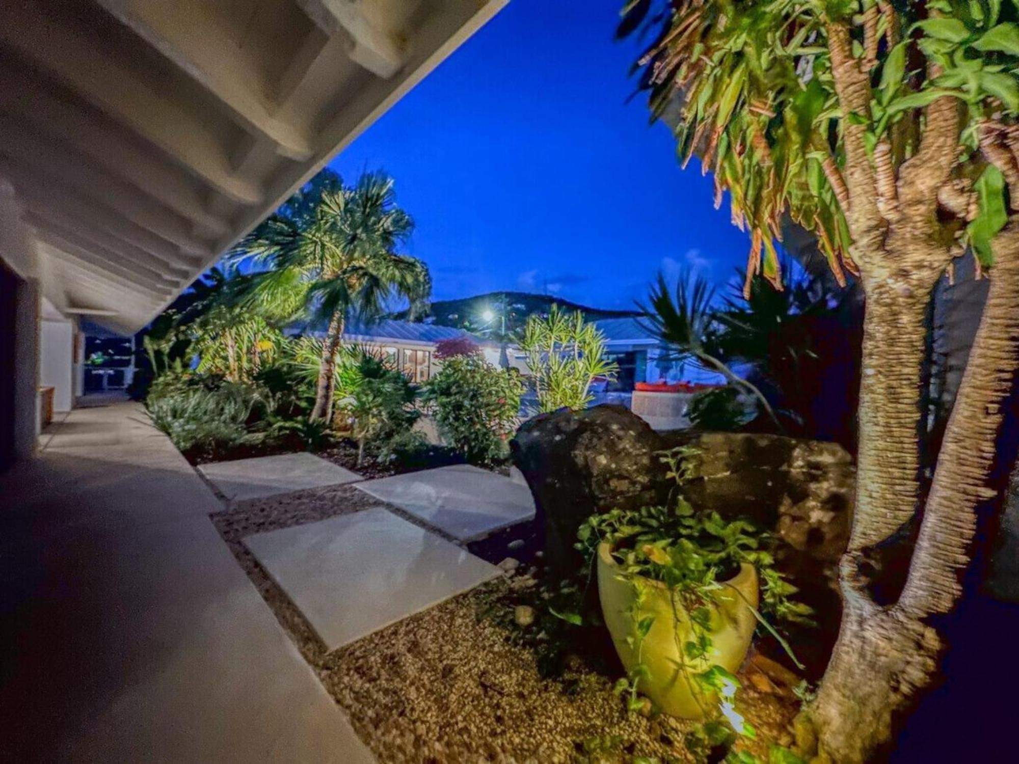 Royal Villa With A Huge Swimming Pool Cowell Battery Exterior photo