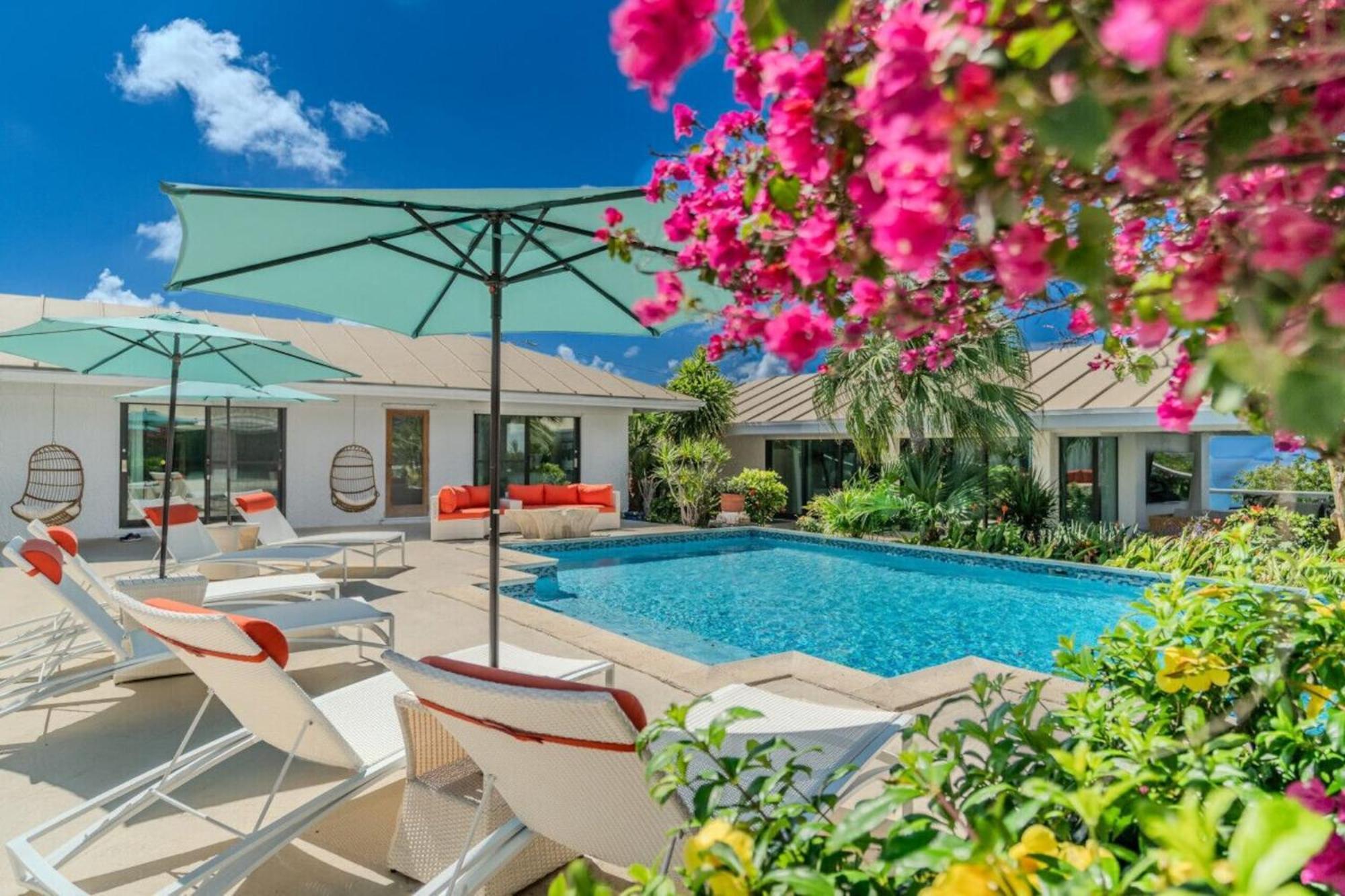 Royal Villa With A Huge Swimming Pool Cowell Battery Exterior photo