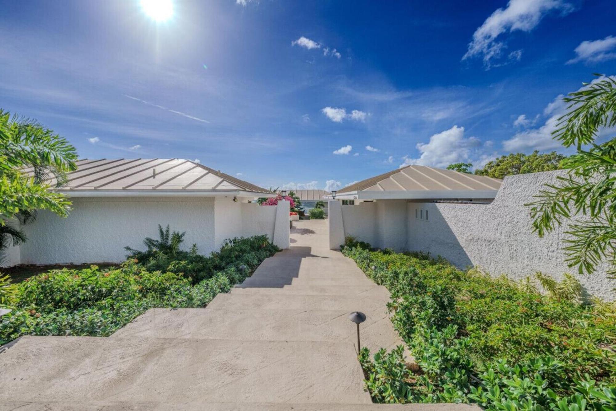 Royal Villa With A Huge Swimming Pool Cowell Battery Exterior photo