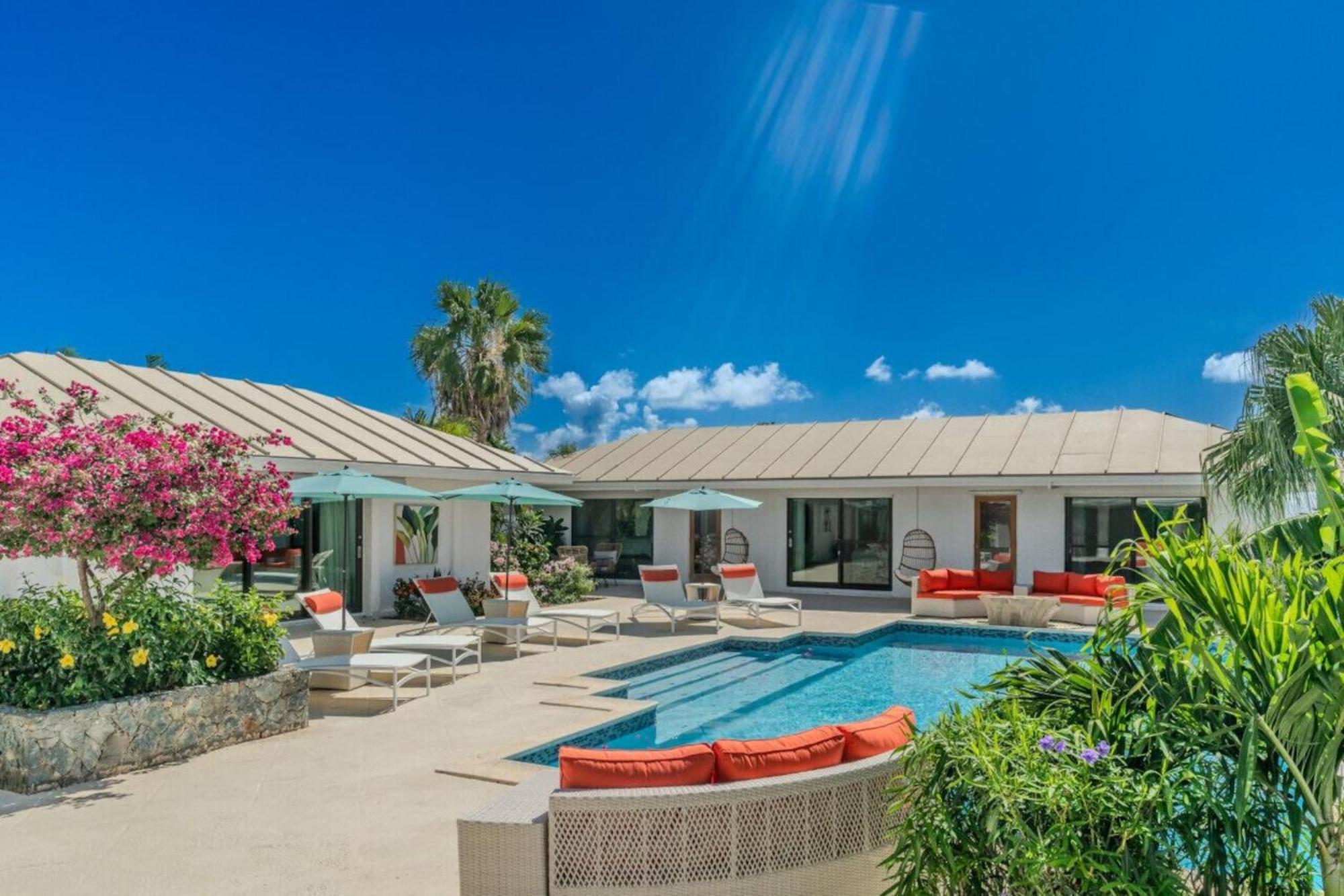 Royal Villa With A Huge Swimming Pool Cowell Battery Exterior photo