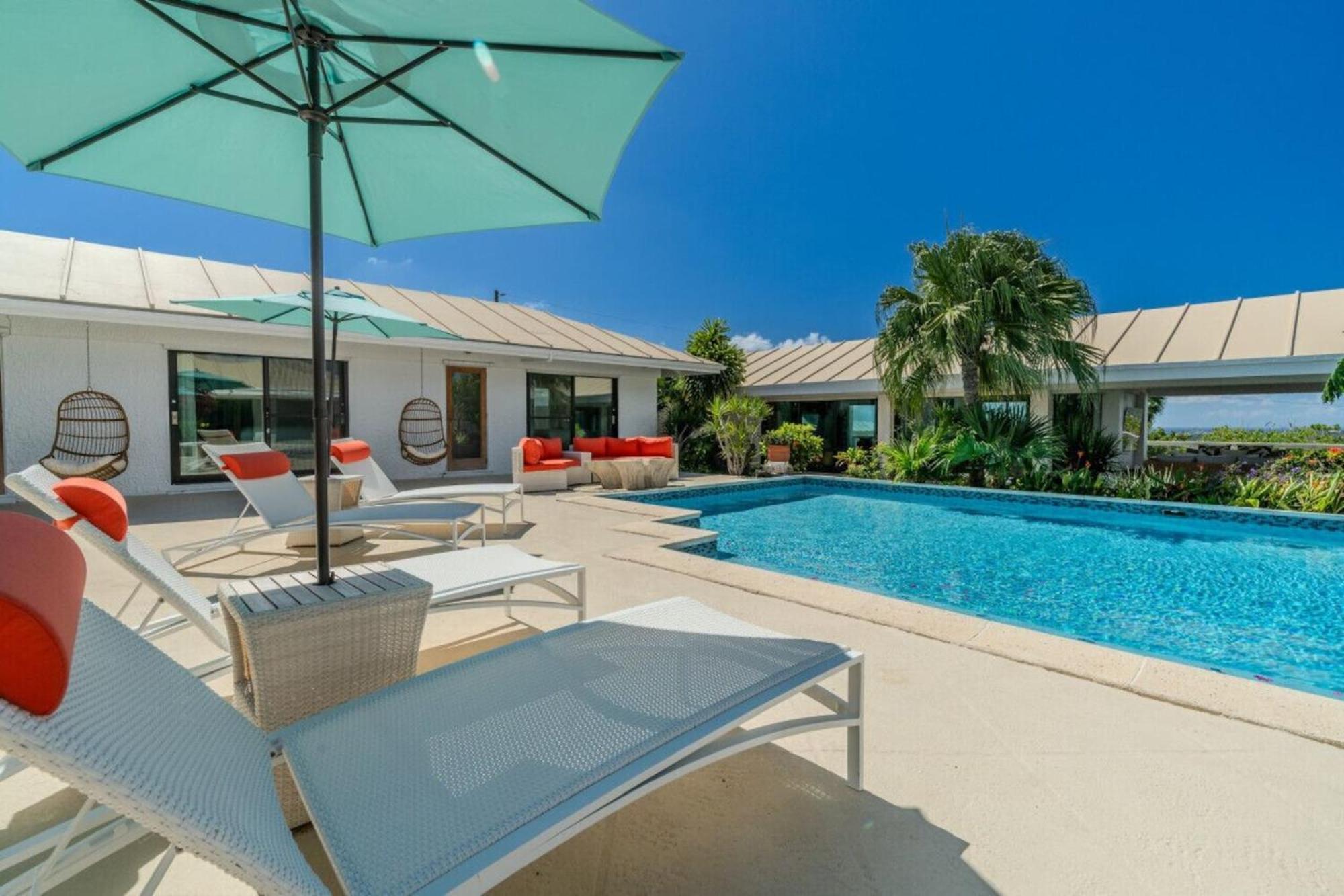 Royal Villa With A Huge Swimming Pool Cowell Battery Exterior photo